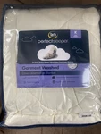 Serta Perfect Sleeper King Size Down Alternative Blanket Cream Light. Fixed Price $35.95.
