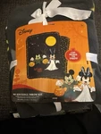 Disney Mickey & Minnie Mouse No-sew Fleece Tie Throw Kit Halloween 2018. Fixed Price $20.79.
