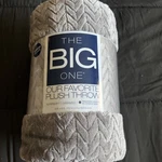 Kohls Plush Throw Blanket Fleece Gray 5FT X 6FT Oversized Soft The Big One New. Fixed Price $11.43.