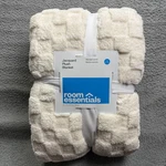 Room Essentials Plush Blanket Twin Xl 66X92 White 100% Recycled Polyester New. Fixed Price $23.00.