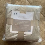 New Bella Russo Sand & Snooze Bedding Plush Flannel Throw Blanket. Fixed Price $25.00.
