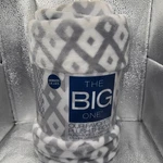 New Camo Throw Blanket Plush Supersoft Oversized 5FT. X 6 The Big One. Fixed Price $12.00.