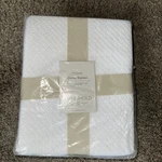 Threshold Throw Bed Blanket Oversized Cotton 92X90 Lightweight White Full/queen. Fixed Price $20.00.