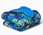 Lilly Pulitzer Reversible Throw Blanket Multi The Hottest Spot Nwt. Fixed Price $78.00.