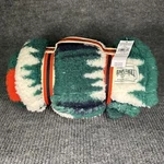 American Eagle Outfitters Green Plaid Fleece Throw Blanket Christmas Gift Nwt. Fixed Price $9.95.