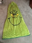 Hallmark Dr. Seuss The Grinch Oversized Hooded 70 X 50 Blanket With Pockets. Fixed Price $19.99.