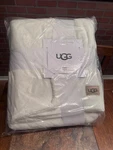 New! Ugg 50"X 70" Avery Reversible Throw Blanket Snow White. Fixed Price $60.00.