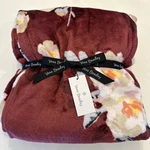 Nwt Vera Bradley Plush Throw Blanket Blooms And Branches New 80" X 50" Floral. Fixed Price $28.99.