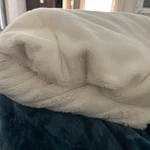 Saranoni Blanket Grand Faux Fur Queen Cream $309. Fixed Price $105.00.