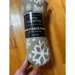 Hotel Collection Polar Fleece Throw Blanket 50X60 Beige White Snowflake. Fixed Price $19.99.