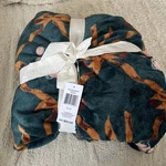 Vera Bradley Plush Fleece Throw Blanket, Mosaic, Teddy Bears, Nwt. Fixed Price $28.50.