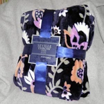 New Northpoint Seville Printed Velvet Plush Throw, Midnight Floral Blue. Fixed Price $20.95.