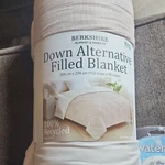 Berkshire Blanket & Home Co. Down Alternative King Beige 112X92 Recycled. Fixed Price $24.99.