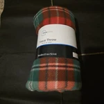 Mainstays Red & Green Plaid Holiday Polyester Fleece Throw Blanket 50 X 60" New. Fixed Price $8.00.