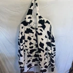 Catalonia Adults Oversized Sherpa Hoodie Blanket White Black Comfort Warmth. Fixed Price $42.30.