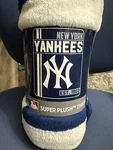 New Mlb York Yankees Super Soft Micro Rasche Large Throw Blanket 46" X 60". Fixed Price $24.99.