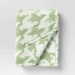 Houndstooth Printed Plush Throw Blanket Room Essentials Recycled Material 50X60". Fixed Price $8.00.