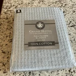 Cotton Blanket Queen/full 90 X Grand Hotel Collection New With Tags. Fixed Price $35.00.