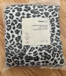 Homesmart Microfiber 3 Pc Fleece Set - Blanket + 2 Cushion Covers Nib. Fixed Price $25.00.