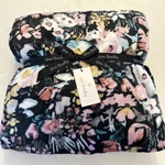 Nwt Vera Bradley Plush Throw Blanket Artist's Garden New 80" X 50" Floral. Fixed Price $29.99.