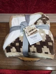 Better Homes & Gardens Printed Velvet Plush Reverse To Faux Fur Super Soft Throw. Fixed Price $25.00.
