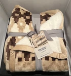 Better Homes & Gardens Cozy Velvet Plush Reverse To Faux Fur Super Soft Throw. Fixed Price $17.10.