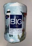 Winter Dogs Light Blue The Big One Oversized Soft Throw 5'X6' Plush Blanket. Fixed Price $19.99.