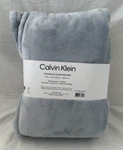Calvin Klein Oversized Solid Blue Ultra Soft Plush Full / Queen Blanket Nip. Fixed Price $84.15.