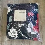 Homesmart Printed Flannel Blanket Set Of 2 59 X78.7 Nib Floral And 1SOLID Red. Fixed Price $10.00.