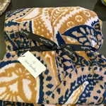 Vera Bradley Throw Blanket Fern Paisley Size 80" 50" 12408-X60 New Nwt. Fixed Price $20.00.