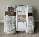 Branch & Ivy Silver Faux Fur Ultra Soft Queen Comforter Set X90 Warm Cozy. Fixed Price $199.00.