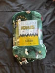 Kohls The Big One Peanuts Christmas Oversized Plush Throw 5FT X 6FT. Fixed Price $27.49.