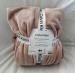 Calvin Klein Modern Reversible Pink King Blanket Nip. Fixed Price $135.15.