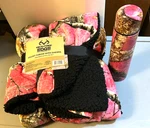 Realtree Pink Camouflage Thermos And Velvet Throw Lot Nwt. Fixed Price $19.95.