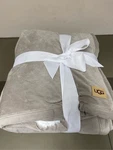 Ugg Bliss Sherpa Throw. Fixed Price $78.40.
