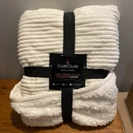 Duds Plush Sherpa Throw Blanket Cuddle Cozy Live Soft Reversible White. Fixed Price $24.95.