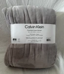 Calvin Klein Oversized Solid Lavender Ultra Soft Plush Full / Queen Blanket Nip. Fixed Price $84.15.