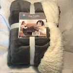 Comfort Bay Cozy Cuddler 50 In X 60 Throw With 14 Pocket. Fixed Price $29.99.