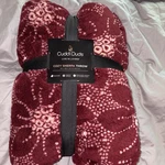 Cuddl Duds Cozy Throw 50X60 2 Layers Premium Faux Shearing For Extra Softness. Fixed Price $24.99.