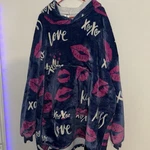 Catalonia Oversized Blanket Hoodie Sweatshirt, Wearable Sherpa Love/kiss Print. Fixed Price $15.00.